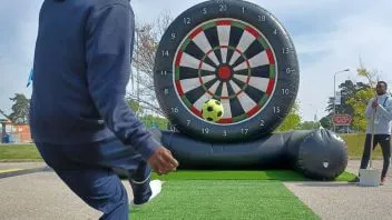 Animation Foot Fléchettes sur la Fanzone de la Youth Leauge